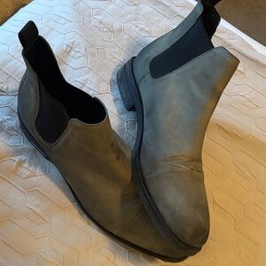 Men's Stylish Chelsea Boots in Gray